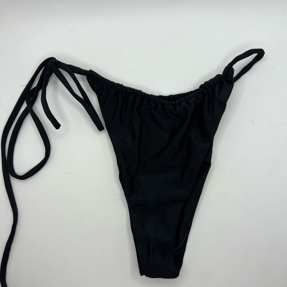 Skims. Small. Black.